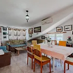 Διαμέρισμα Three-bedroom In *