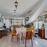 Three-bedroom In Διαμέρισμα