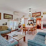 Διαμέρισμα Three-bedroom In