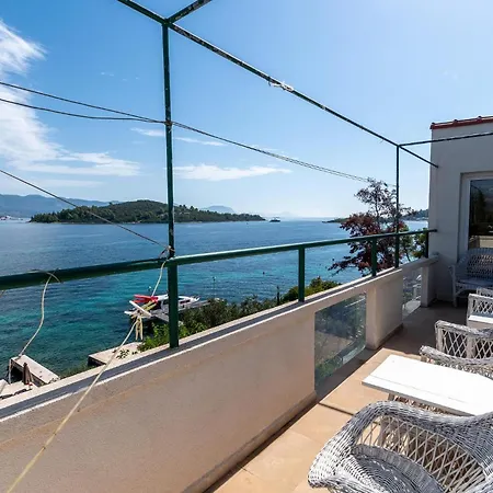 Three-bedroom In Apartman