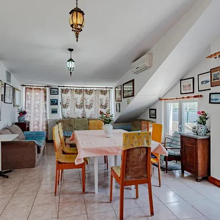 Three-bedroom In Apartman