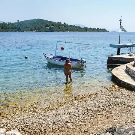 Three-bedroom In 公寓 *