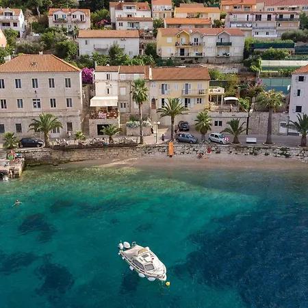 3 Bedroom Awesome In Apartment Lumbarda