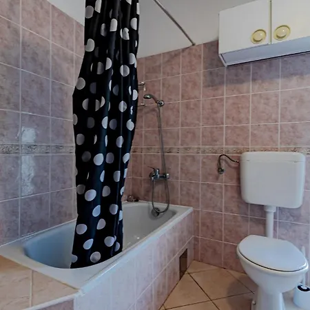 Three-bedroom In Lejlighed *