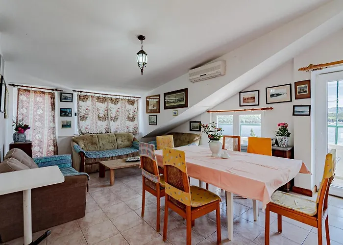 公寓 Three-bedroom In *