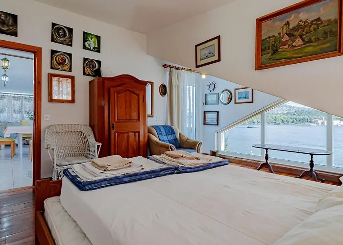 Three-bedroom In 公寓