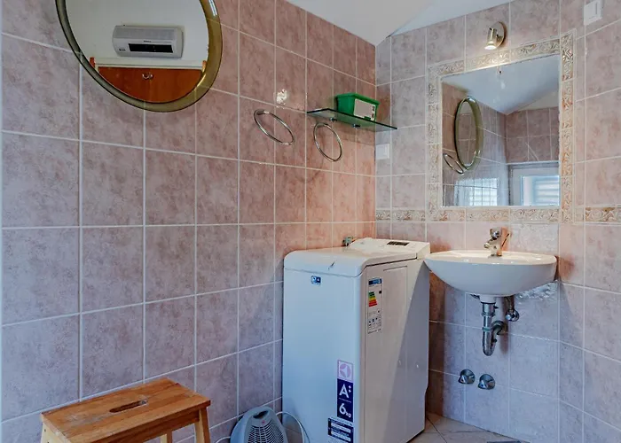公寓 Three-bedroom In *